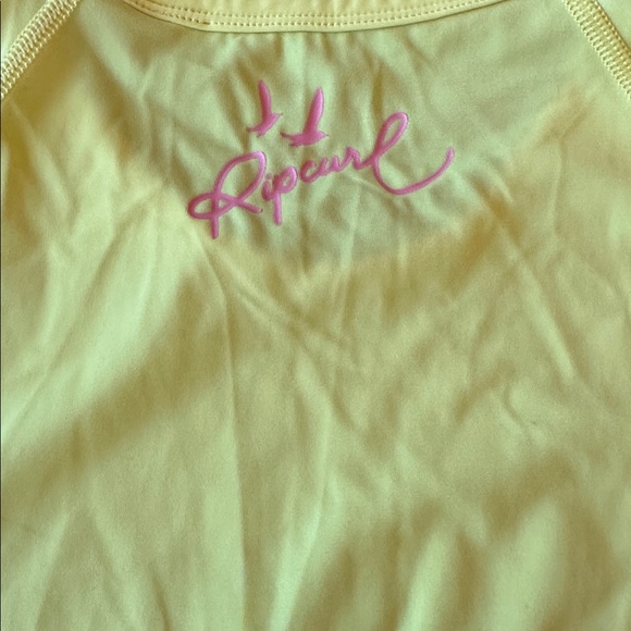 Women’s rip
Curl swim top - Picture 4 of 5